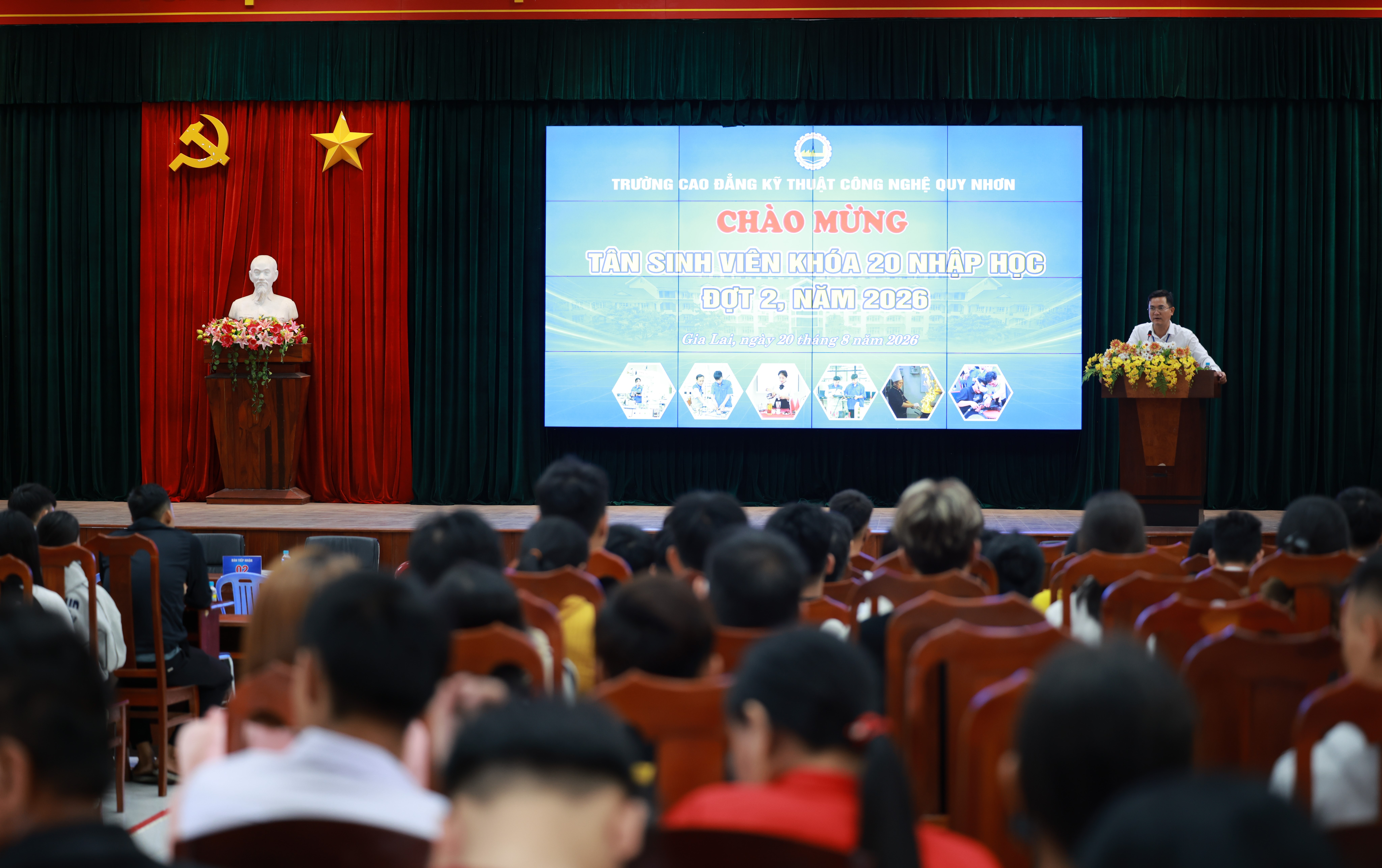 QCET chào đón tân học sinh, sinh viên Khóa 20 đợt 2 trong ngày kỷ niệm 64 năm thành lập Trường