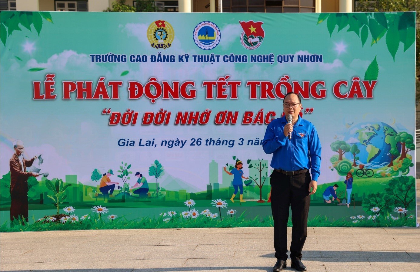 Đoàn trường phát động “Tết trồng cây đời đời nhớ ơn Bác Hồ” năm 2026.