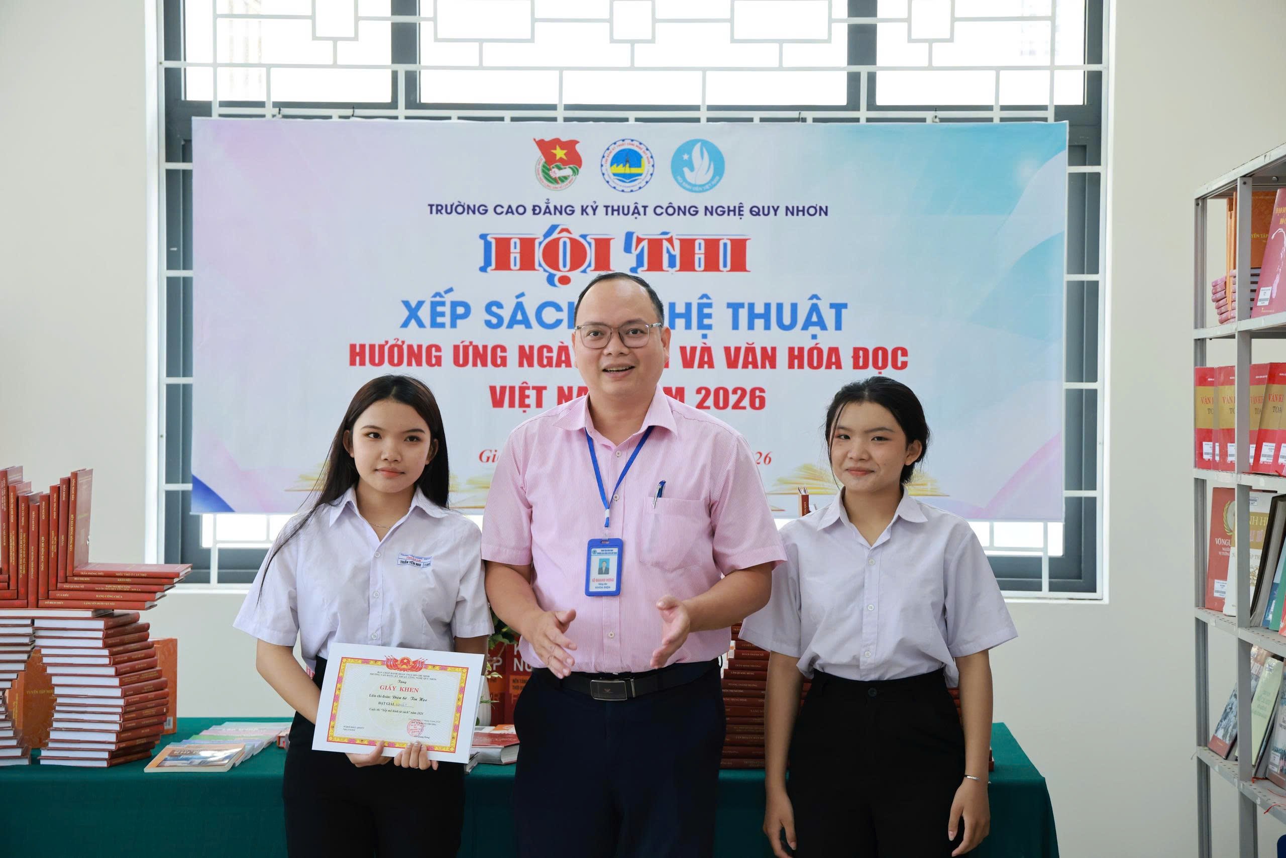 Cuộc thi “ Xếp mô hình từ Sách” – Lan tỏa văn hóa đọc trong học sinh, sinh viên